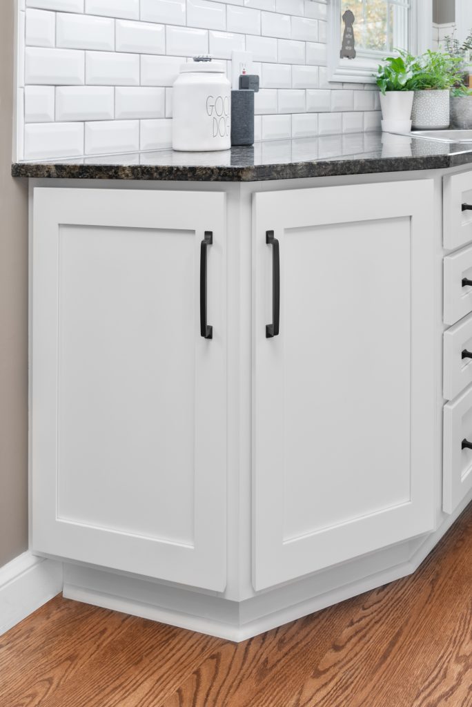 Fairlawn Old White Kitchen Lower Cabinet