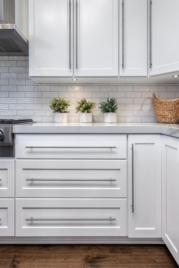 White Kitchen Fairlawn Angled Corner