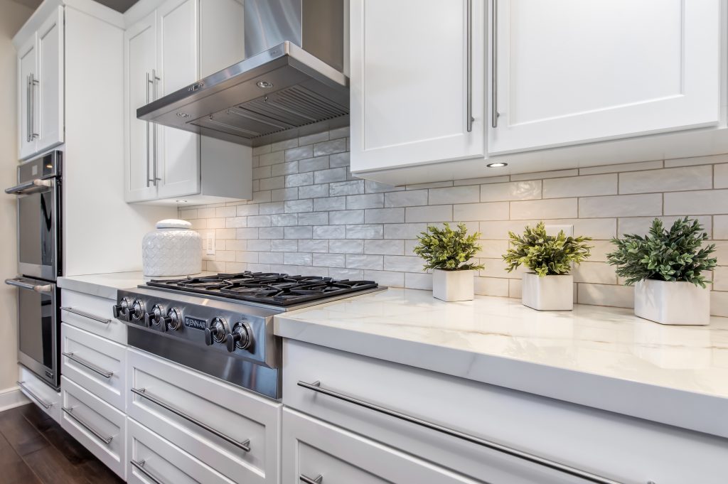 White Kitchen Fairlawn Countertop